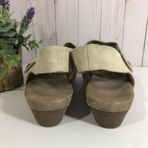 OTBT Springfield Cream Suede Mary Jane Style Wedge 8.5 - Picture 3 of 8